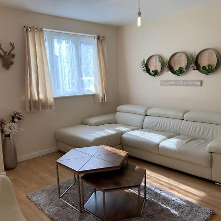 Modern Flat Apartment Уотфорд Екстериор снимка