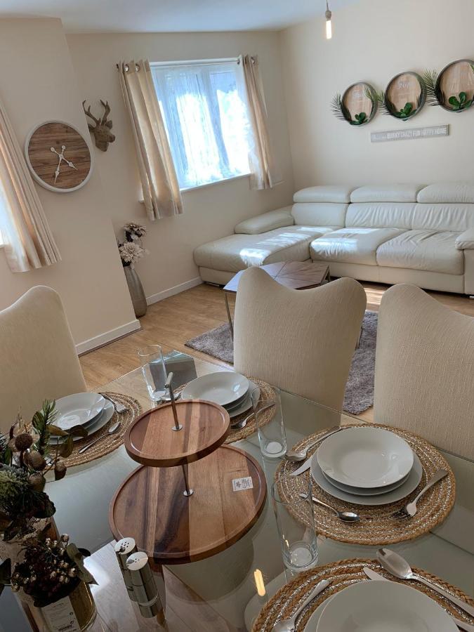 Modern Flat Apartment Уотфорд Екстериор снимка