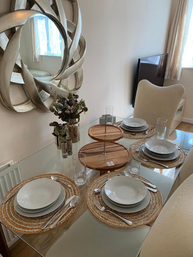Modern Flat Apartment Уотфорд Екстериор снимка