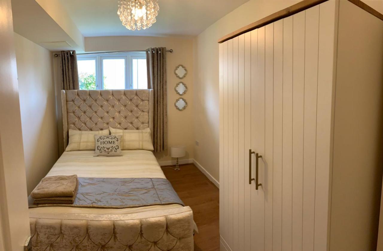 Modern Flat Apartment Уотфорд Екстериор снимка