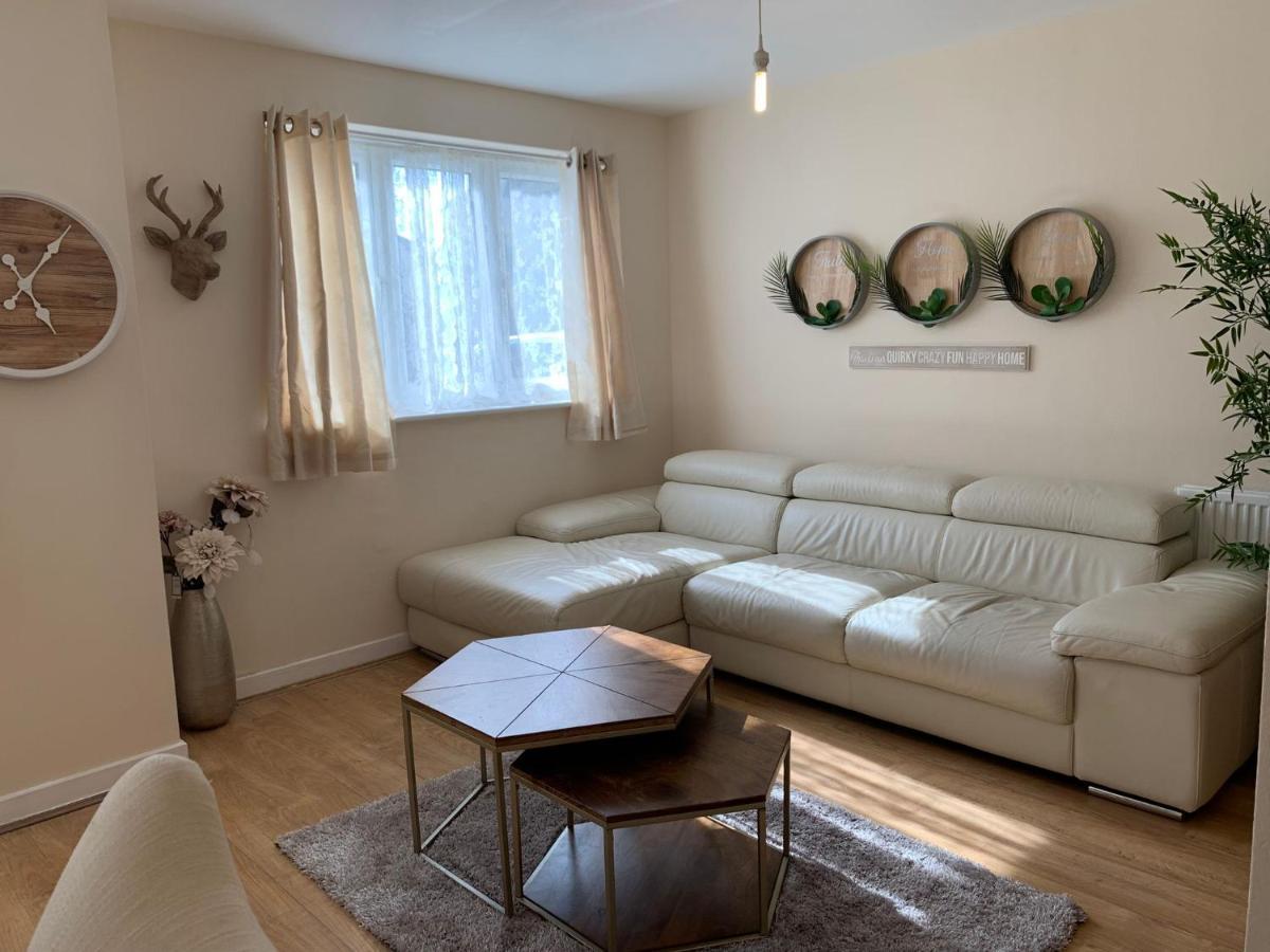 Modern Flat Apartment Уотфорд Екстериор снимка