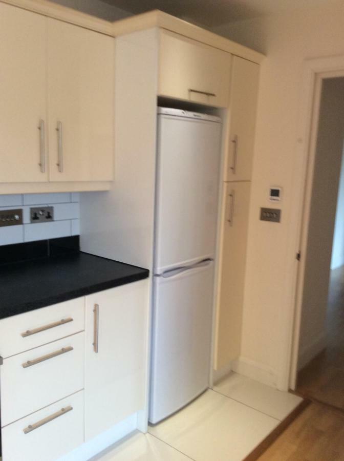 Modern Flat Apartment Уотфорд Екстериор снимка